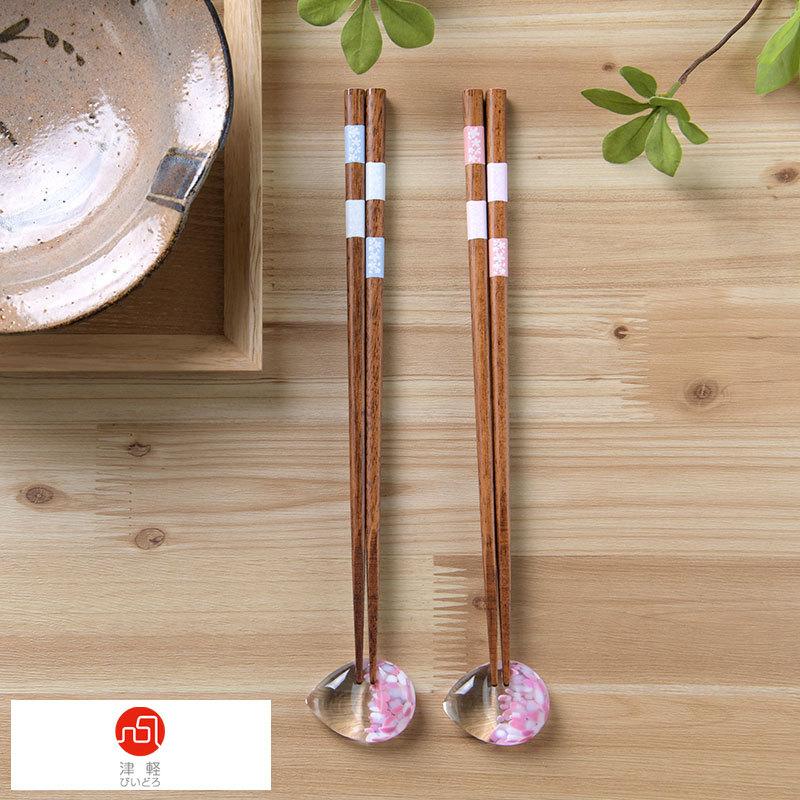 お箸セット 箸置き おしゃれ かわいい 日本製 プレゼント ギフト 結婚祝い 津軽びいどろ 若狭塗の夫婦箸 びいどろの箸置き セット Sakura しずく Ts Natu Robe 通販 Yahoo ショッピング