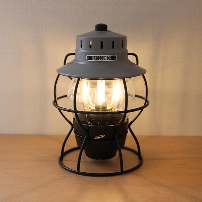 ベアボーンズ リビング アウトドアランタン 【国内正規品】レイルロードランタンLED 最大200ルーメン 充電式   スレートグレー アウトドアランタン ベアボーンズ リビング 国内正規品 レイルロード