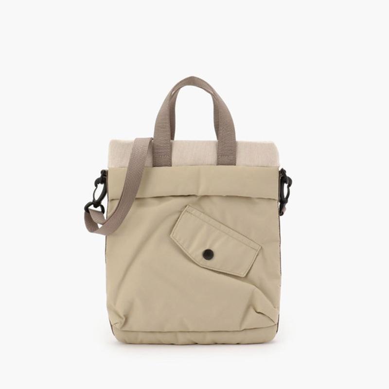 ブリーフィング TILT SQUARE 2WAY SHOULDER 0.7L BEIGE : ナチュラム 