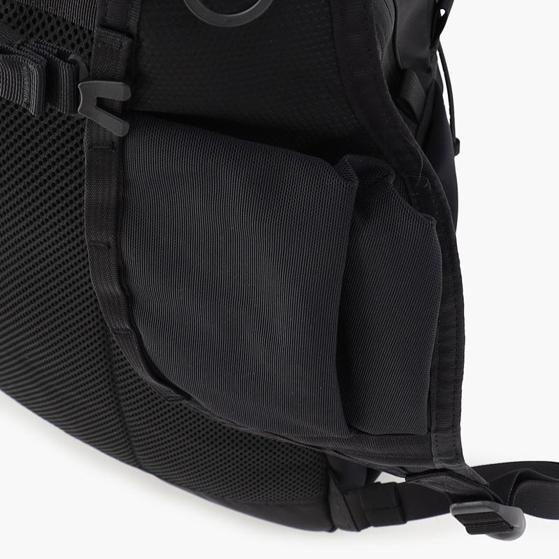 デイパック・バックパック ブリーフィング DT PACK F BLACK×OLIVE