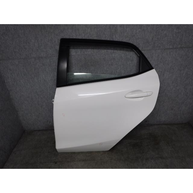 デミオ DBA-DE3FS 左リアドアASSY A4D 白 D6Y1-73-02XE【同梱不可