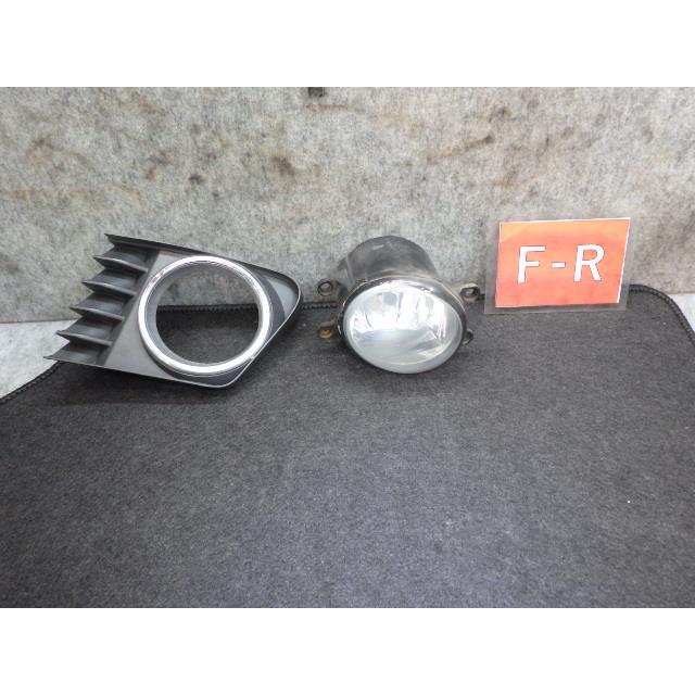 プリウスα DAA-ZVW40W 右フォグランプ ヴァレオ OW-1,89092700