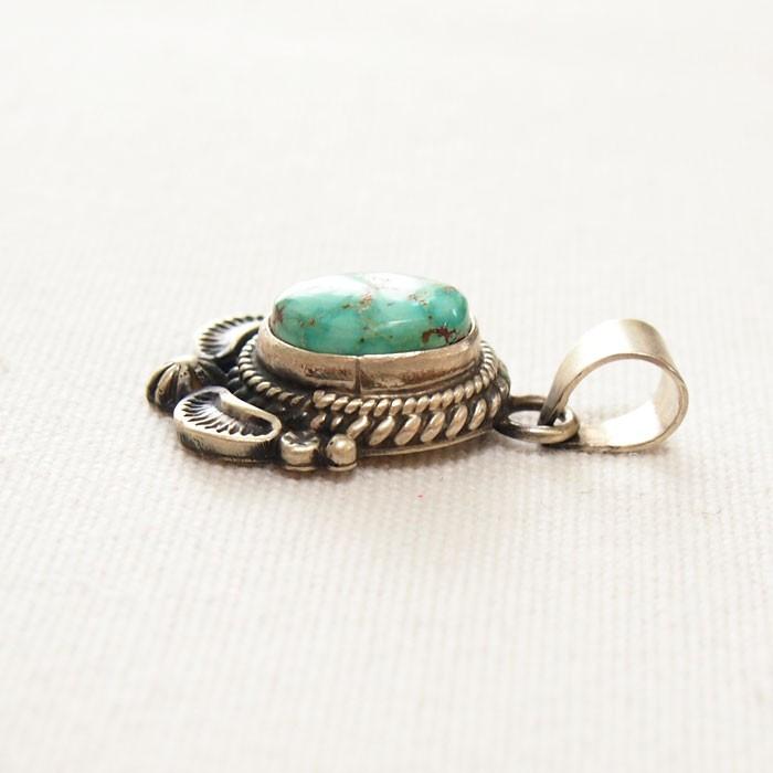 インディアンジュエリー　ナバホ族ターコイズ　ペンダントヘッド navajo ターコイズペンダントトップインディアンジュエリーナバホ族