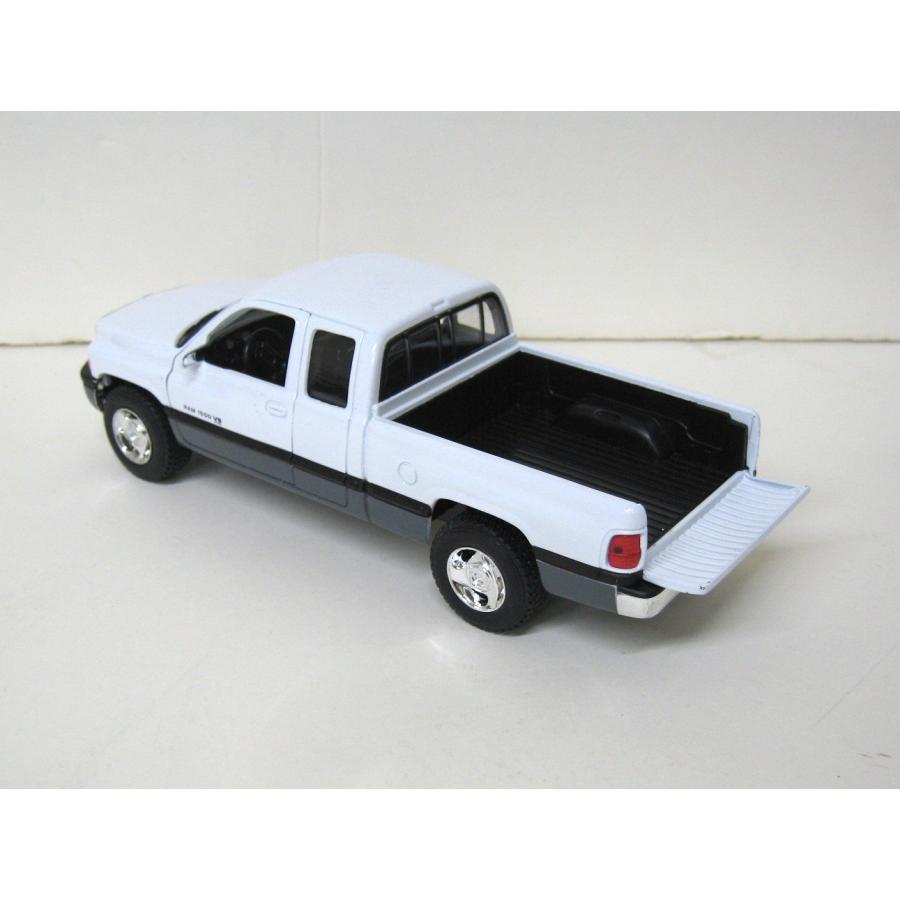 WELLY ダッジ ラム ホワイト Dodge Ram Quad Cab 1500 Sport ダイ