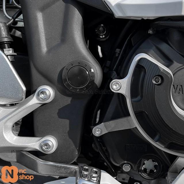 並行輸入品】 R3 スイングアームピボットカバー ヤマハ YZF R25 2014