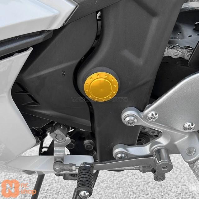 並行輸入品】 R3 スイングアームピボットカバー ヤマハ YZF R25 2014