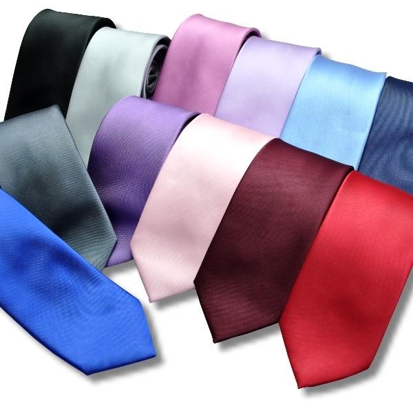 美品 トムフォード ネクタイ ハイブランド ソリッドタイ 無地 光沢 希少 紫 TOMFORD トムフォード ネクタイ ダークパープル 無地 ソリッド 美品