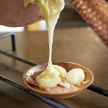 ラクレット業務用1/4カット ナチュラルチーズ セミハード 北海道 十勝 チーズ工房NEEDS（メーカー直営店） |  | 01