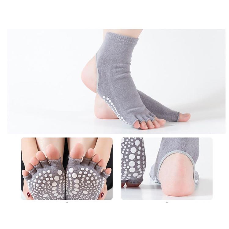 足首冷え防止対策抜群。滑り止め付きでしっかりと足の指で安定したヨガポーズとれます。 |  | 01