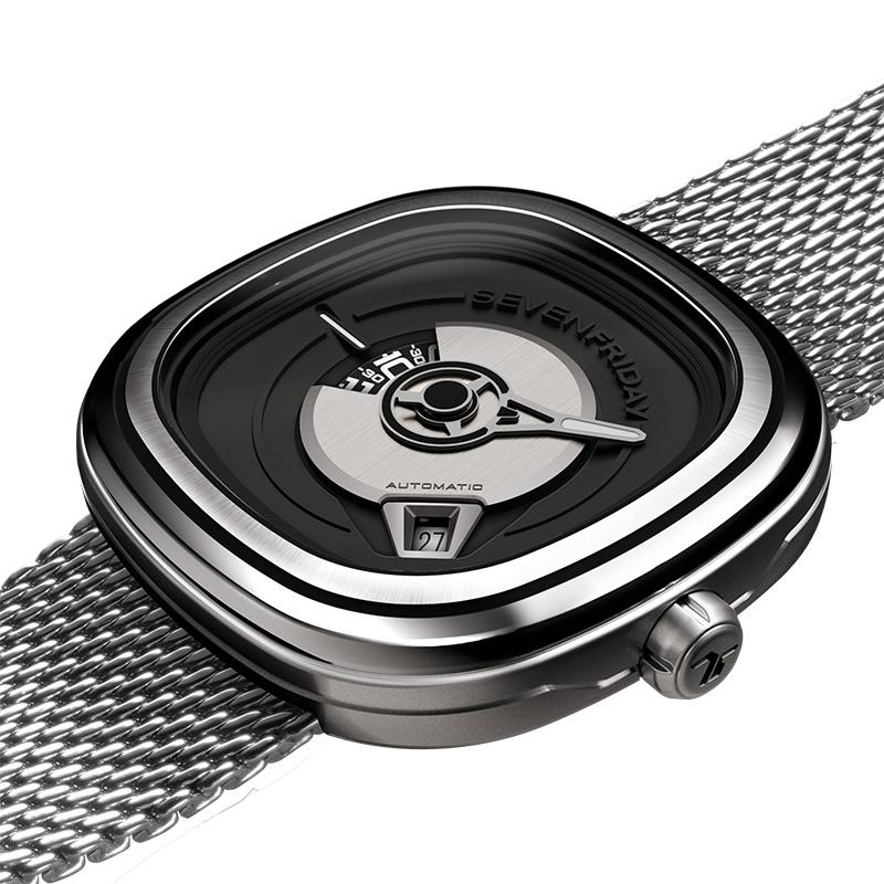 SEVENFRIDAY セブンフライデー　自動巻時計 ブラック　替ベルト化粧箱付 SEVENFRIDAY セブンフライデー 自動巻時計 ブラック 替ベルト