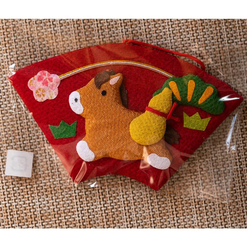 リュウコドウ 日本製 正月飾り2026年令和8年 小）ちりめん干支扇面赤