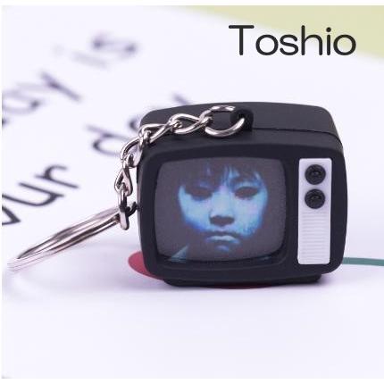 テレビ型キーホルダー リング 貞子 / 俊雄 ピエロ 井戸 音&光 効果付き