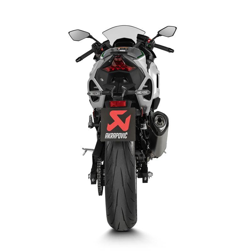 AKRAPOVIC（アクラポビッチ） AKRAPOVIC Eマーク SLIP ON LINE Ninja 7