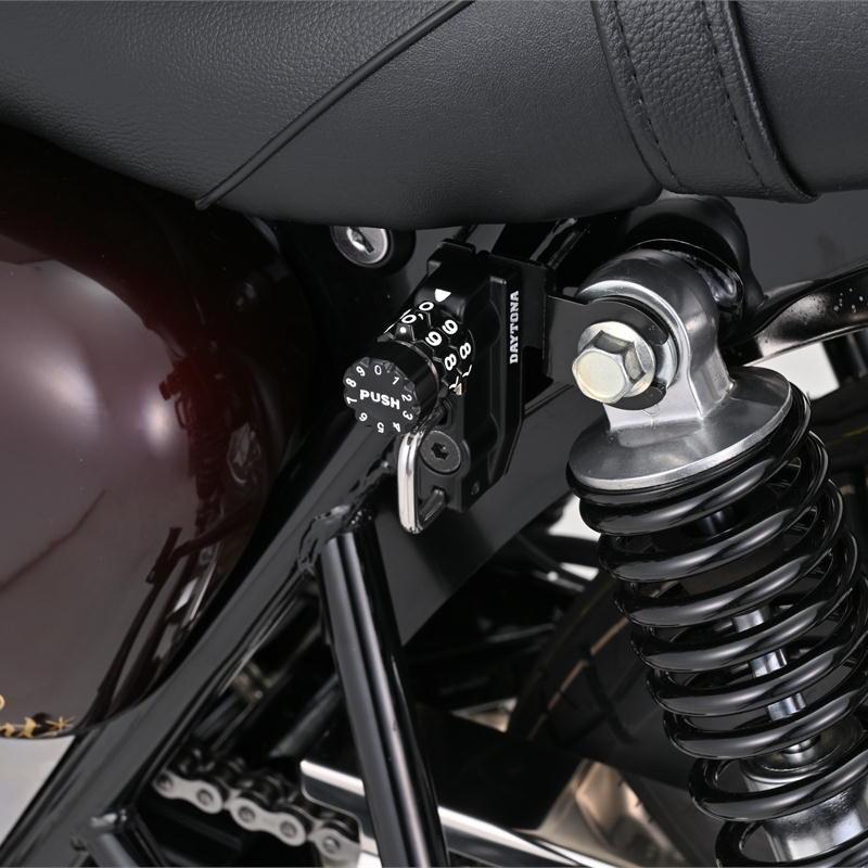 ルヴィ 4点セット DAYTONA（デイトナ） ダイヤルヘルメットホルダー W230/メグロS1 '25