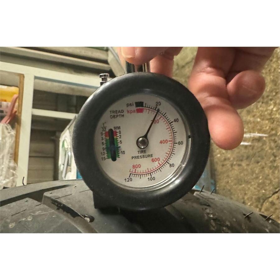 プロト PLOT コンパクトエアインフレーターゲージ タイヤ溝測定ゲージ付 ショートタイプ 120psi/800kpa対応 | plot | 03