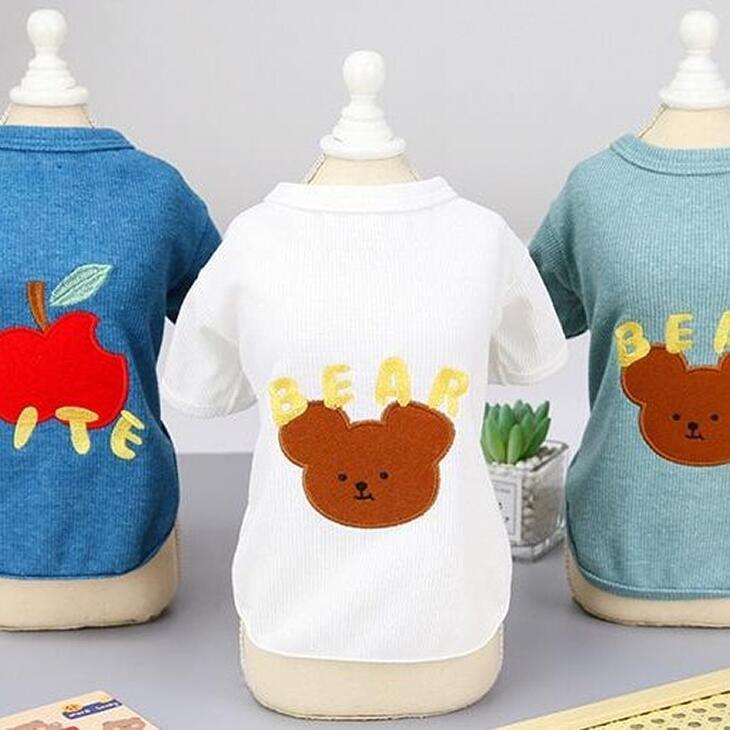 【春秋冬 新作】超可愛い! 小型犬 リンゴ柄 くまちゃん付きカットソー お散歩用 ドッグウェア サイズ豊富【a128】【送料無料】 |  | 01