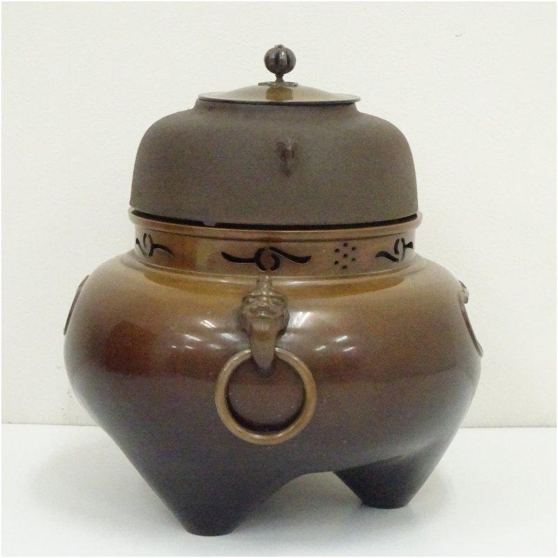 鋳師 金森紹栄 釜師 畠春斎 作 唐銅 鬼面風炉釜 真形釜添 共箱 茶釜 茶道具 畠春斎・金森寛斎合作 唐銅鬼面風炉・釜添（共箱） : 茶道具と掛軸の