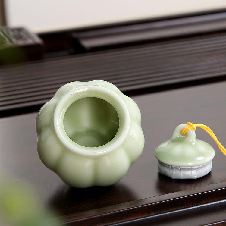 小物入れ かぼちゃのような型 蓋付き 陶器製 (ホワイト) : ノイ 小物入れ かぼちゃのような型 蓋付き 陶器製 (ホワイト) : ノイ