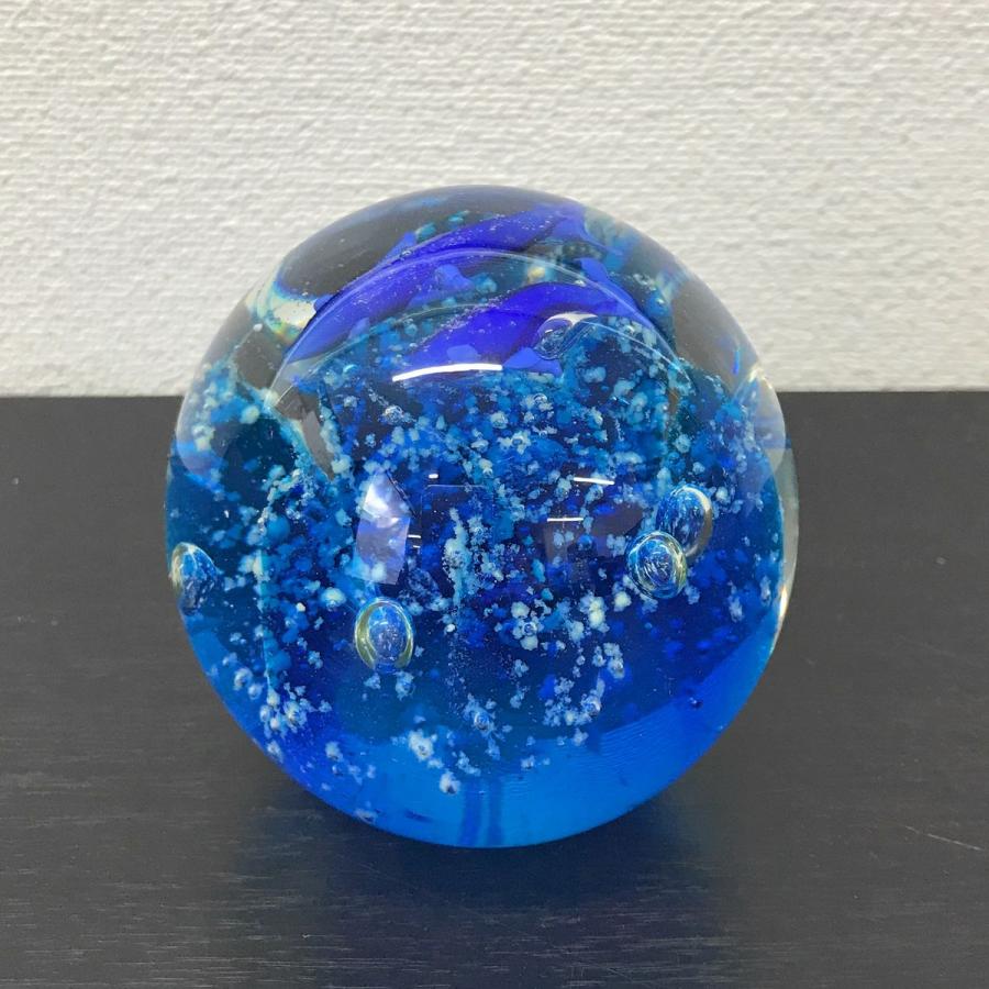 訳あり 置物 ペーパーウェイト 泡立つ珊瑚風 熱帯魚 ガラス製 丸型 (ブルー)｜neustadt｜03