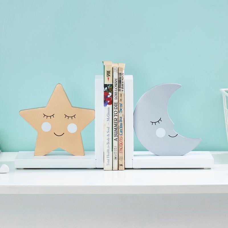 再入荷 おしゃれかわいい 2個セット 木製 寝顔のイラスト 星と月 置物 ブックエンド ブックスタンド インテリア 本立て 子供部屋 机上アクセサリー Zenan Ca