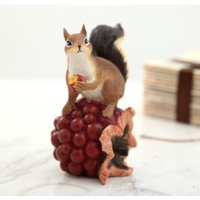 ガーデンオブジェ 木の実をかじるリス かわいい A Nya1180c024 ノイシュタットyahoo 店 通販 Yahoo ショッピング