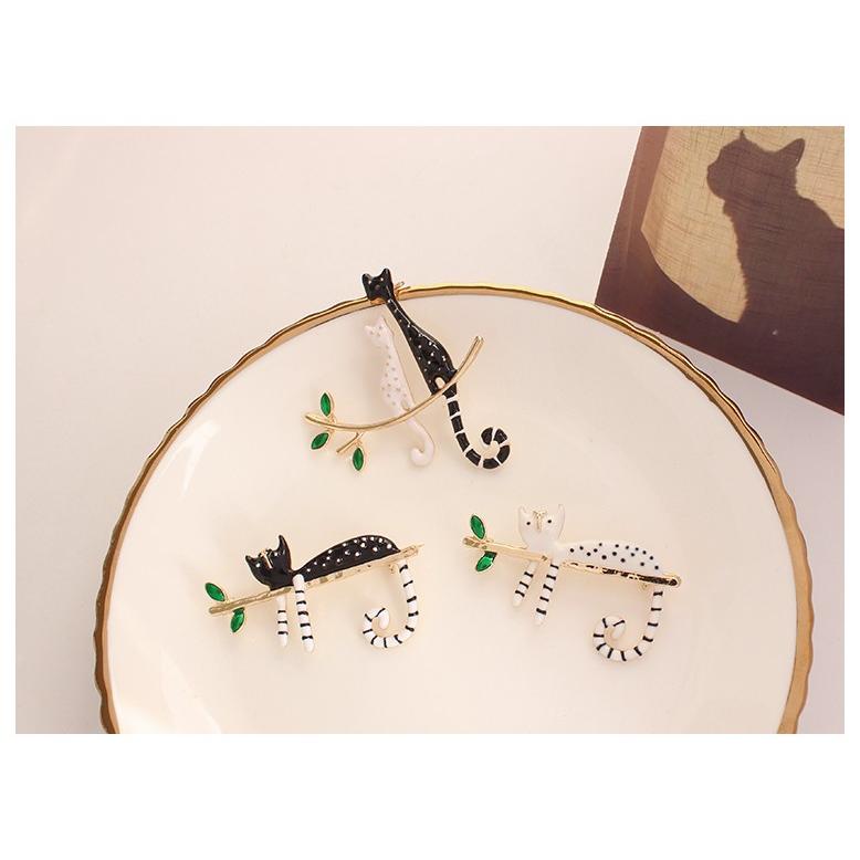 ブローチ 木の枝のネコちゃん イラスト風 ドット柄 しましまのしっぽ ホワイト Och18c015 ノイシュタットyahoo 店 通販 Yahoo ショッピング