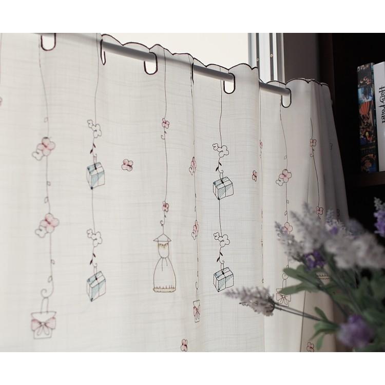 カフェカーテン 手書きのような刺繍入り ワンピース 小花 プレゼントボックス柄 ガーリー 小 Tuc6105c036 ノイシュタットyahoo 店 通販 Yahoo ショッピング