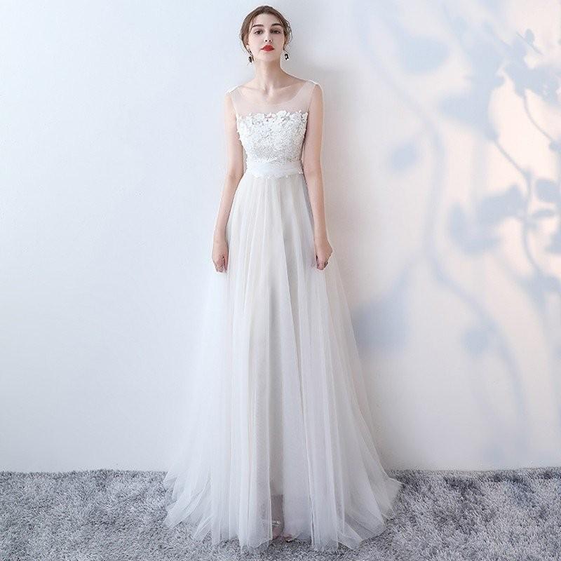 ウェディングドレス 二次会 花嫁 白 清楚な刺繍のウェディングドレス 