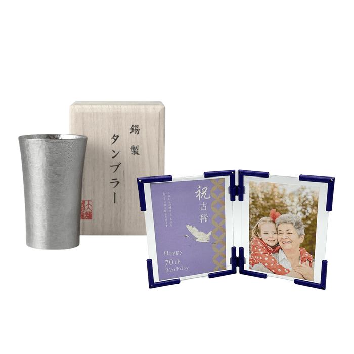 大阪錫器シルキータンブラースタンダード中 フォトフレーム付き 御祝 還暦 古希 喜寿 米寿 傘寿 桐箱 誕生日 お祝い A6サイズ 2面セット 長寿祝い お祝いギフト |  | 08