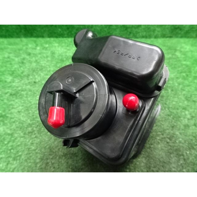 トヨタ ヴォクシー ZS・ZRR80W H26年・チャコールキャニスター トヨタ ヴォクシー ZS・ZRR80W H26年・チャコールキャニスター