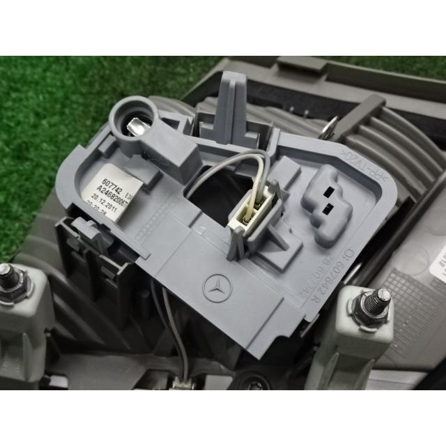 特価SALE ベンツ W246 B180・246242 2012年 Bクラス・右テールライト