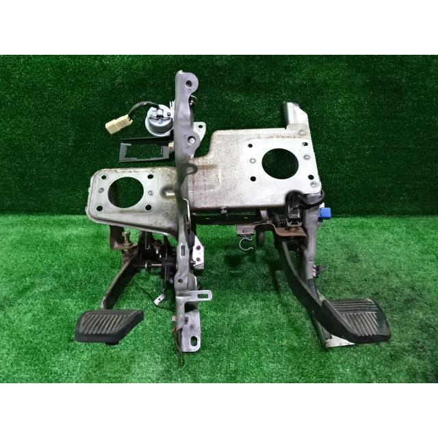 〇 ヒノ 日野 デュトロ P/G付 3.0t・BZU300M H15年式・ブレーキペダル 
