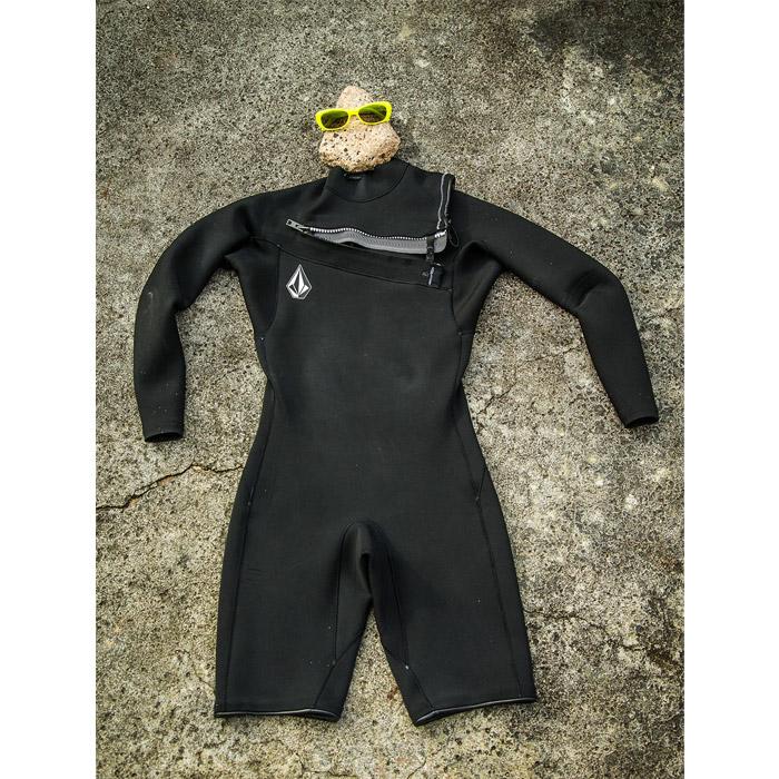VOLCOM 2/2mm フルスーツ M ボルコムウエットハンガー付き VOLCOM 2/2mm フルスーツ M ボルコムウエットハンガー付き