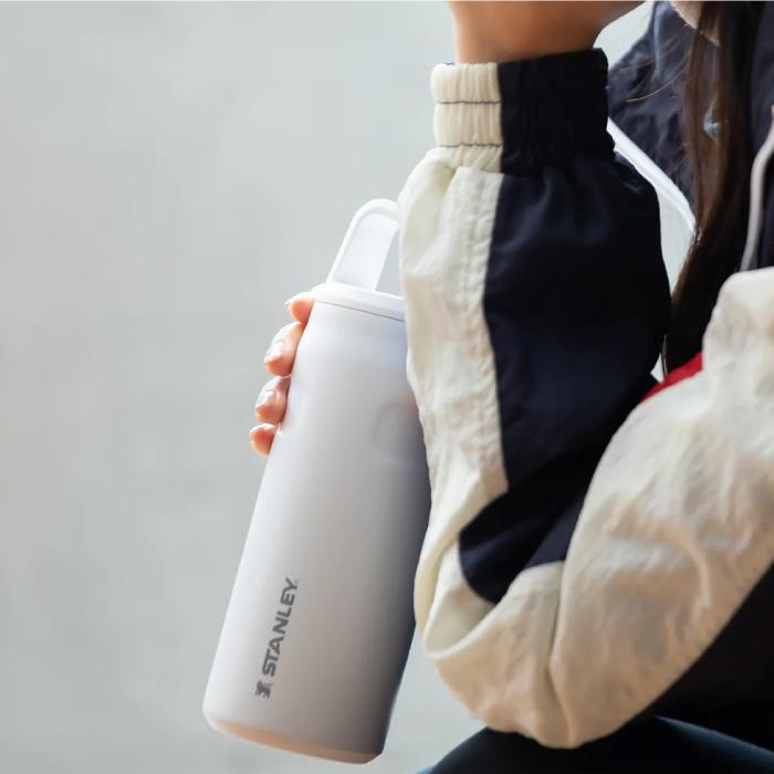 【日本未発売】スタンレー エアロライト20oz ジュニパー　くすみグリーン STANLEY（スタンレー） 日本正規品 エアロライト真空ボトル 0.35L 水筒