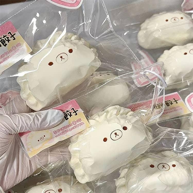 スクイーズ 低反発 おもちゃ 餃子 くま 100g mellojoy ぷにぷに