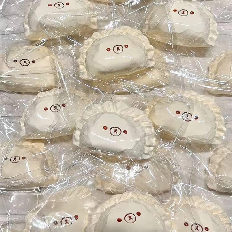 スクイーズ 低反発 おもちゃ 餃子 くま 100g mellojoy ぷにぷに