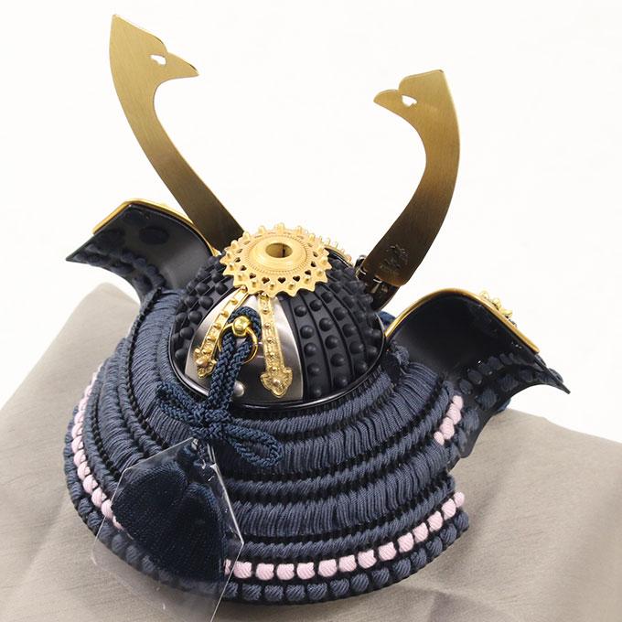 ◆特典付【展示現品】【2026年度新作】五月人形 兜飾り 兜収納 収納飾り 櫃付き 小型 小さめ 鈴甲子 雄山作 鍬形 金兜 ブラック 黒 かぶと 端午の節句【412G26】_9