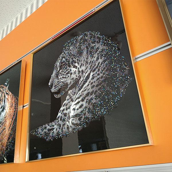ガラスアートパネル　ヒョウ　キラキラ　絵画　額縁　アートフレーム　スタッズ　豹 ガラスアートパネル ヒョウ キラキラ 絵画 額縁 アートフレーム