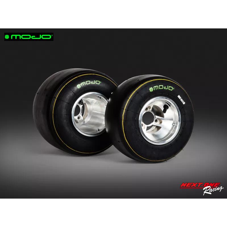 NEWタイヤ MOJO D5 何気なく レーシングカート