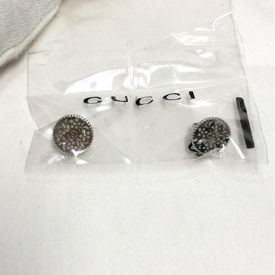 CCマークを囲む丸型で普段使いにピッタリ CHANEL ピアス 希少 Chanel ccマーク 丸型ピアス