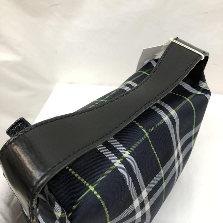 極美品 BURBERRY バーバリー ハンドポーチ コスメポーチ 極美品 BURBERRY バーバリー ハンドポーチ コスメポーチ