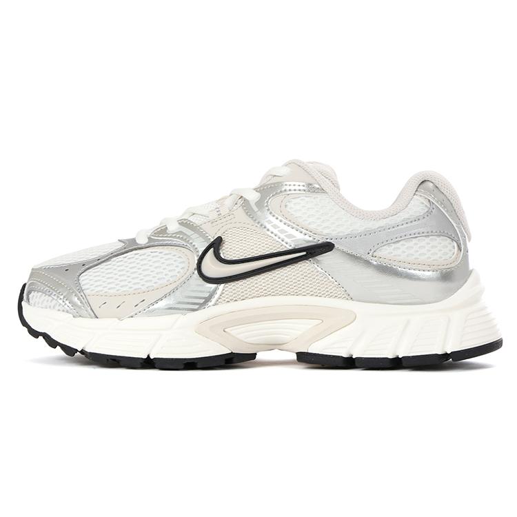 NIKE（ナイキ） W V5 RNR HQ7901-104 HQ7901-001 値下げしました