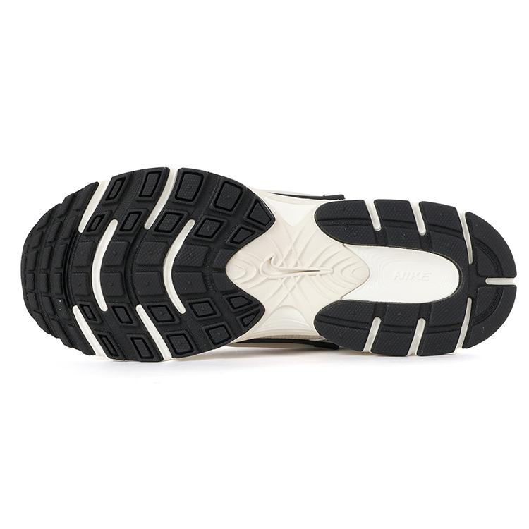 NIKE（ナイキ） W V5 RNR HQ7901-104 HQ7901-001 値下げしました