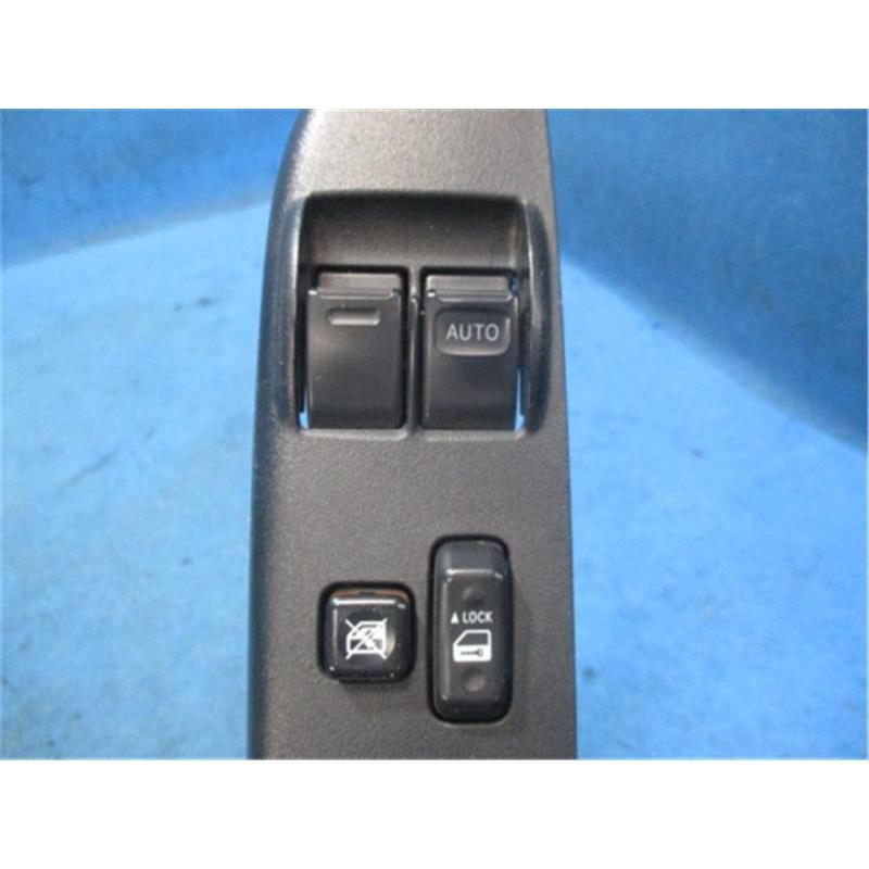 ぼっちトヨタハイエース レジアスエース 100系 パワーウィンドウスイッチ ぼっち様専用トヨタハイエース レジアスエース 100系 パワー