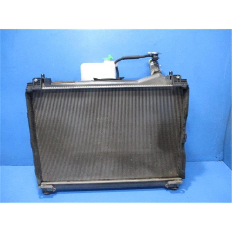 スズキ 純正 エスクード 《 TDA4W 》 ラジエター 17700-65J10 P10100