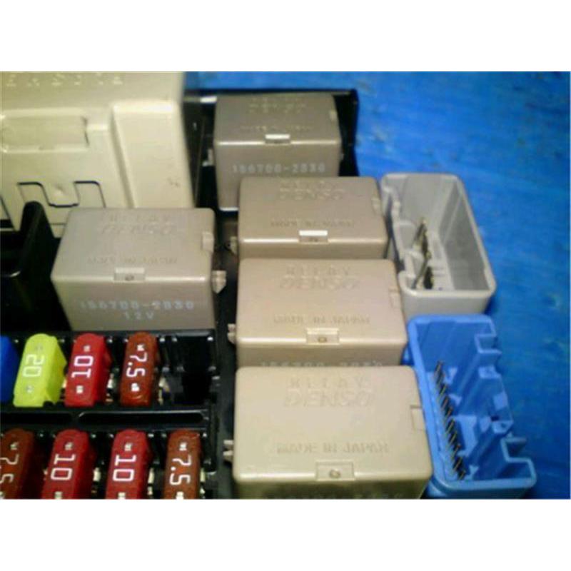 ヒップホップ系DVD15枚セット。 ダイハツ 純正 ハイゼット 《 S331V 》 ヒューズボックス P10200