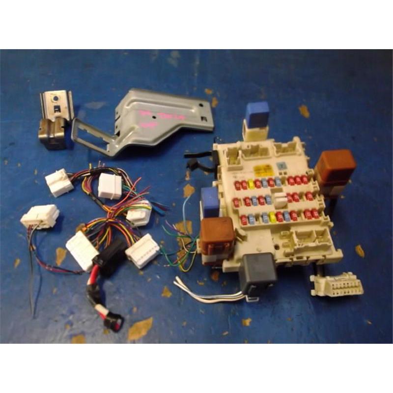 日産 純正 セレナ 《 TNC24 》 ヒューズボックス P10400-18005657