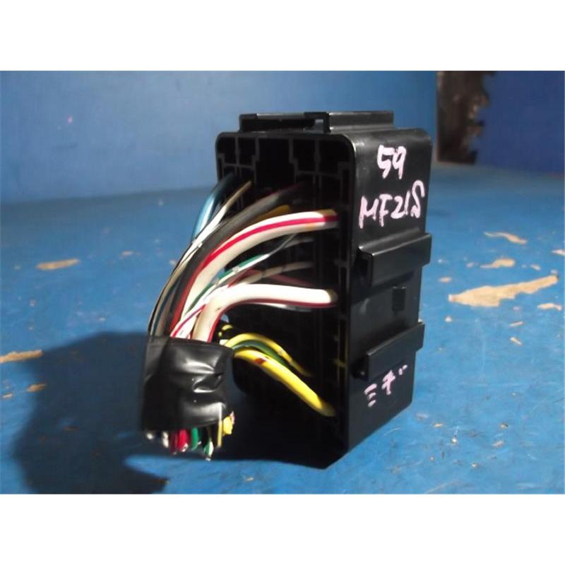 スズキ 純正 MRワゴン 《 MF21S 》 ヒューズボックス P10400