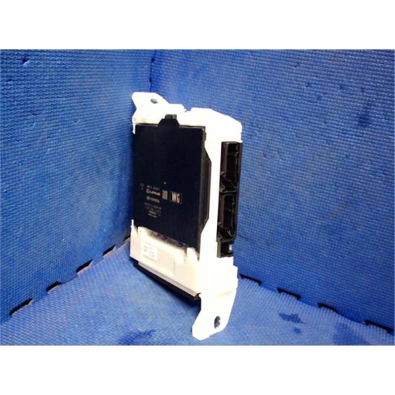 トヨタ 純正 ヤリス 《 MXPH15 》 ヒューズボックス P10400-21004018