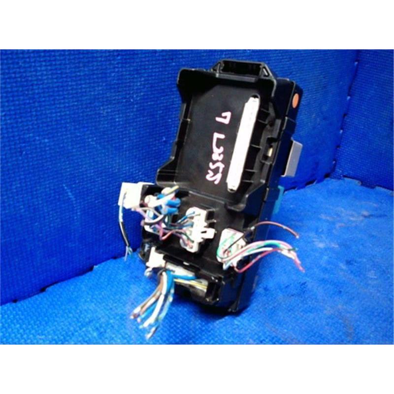 専用です ダイハツ 純正 エッセ 《 L235S 》 ヒューズボックス P10400